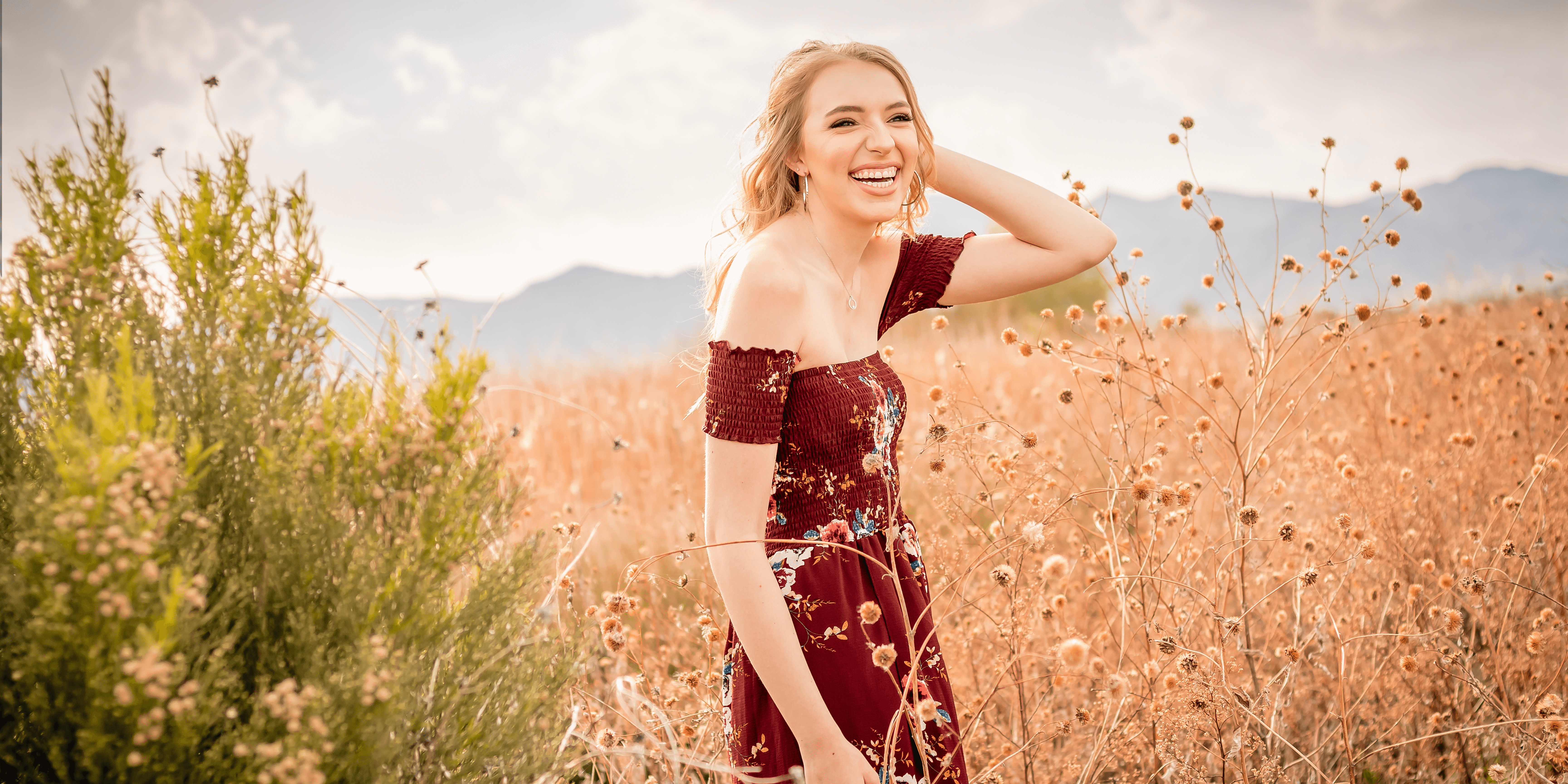 Senior Photo of girl with mountains in background by photographer Memories by Candace