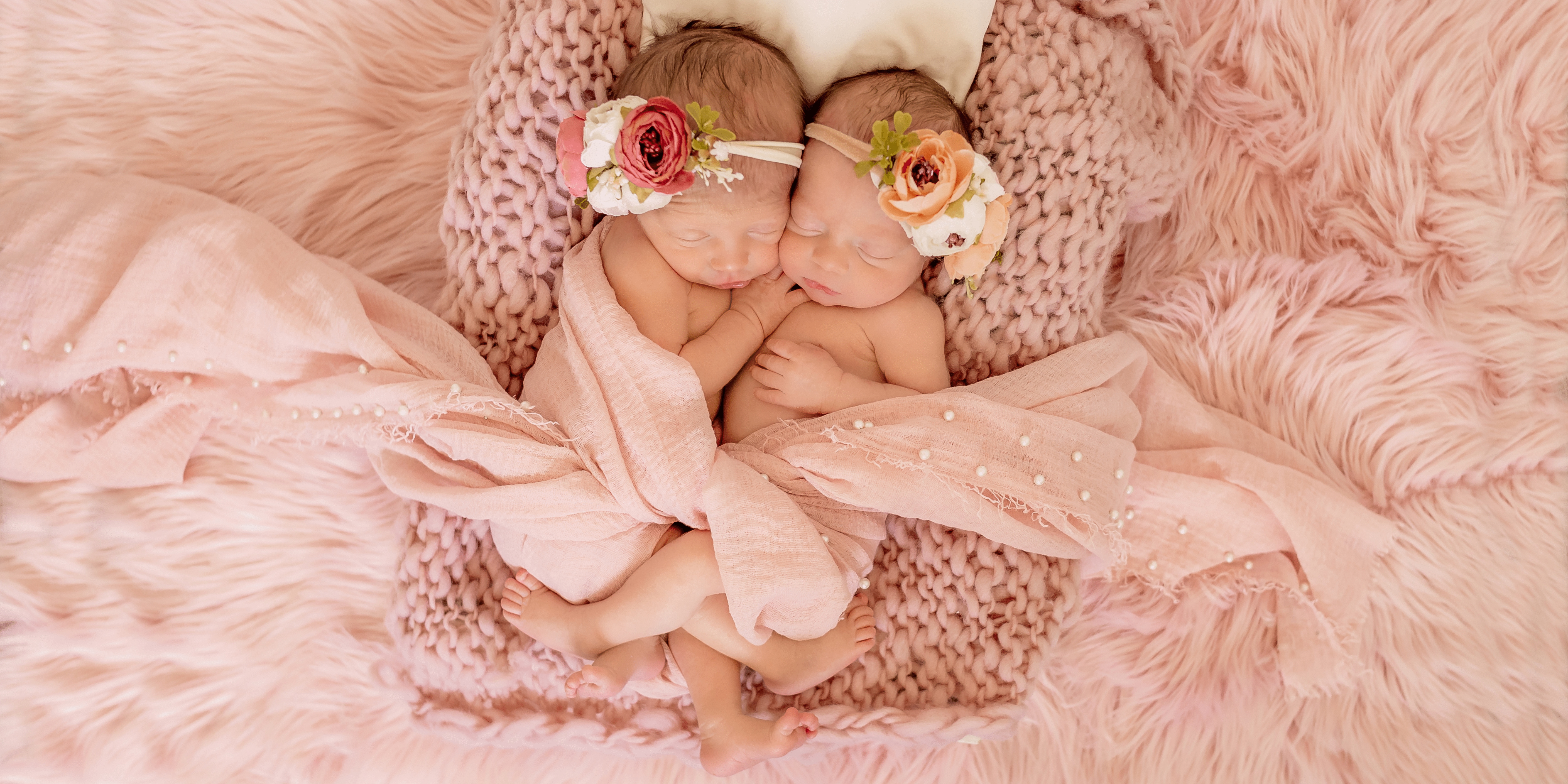 photo of twin newborns by newborn photographer Memories by Candace in Phoenix, AZ