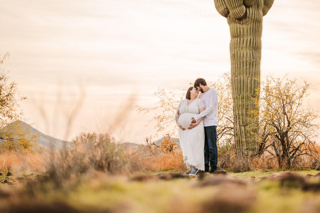 photo of maternity session and first time parents in the desert in North Phoenix at the Apache Wash Trailhead