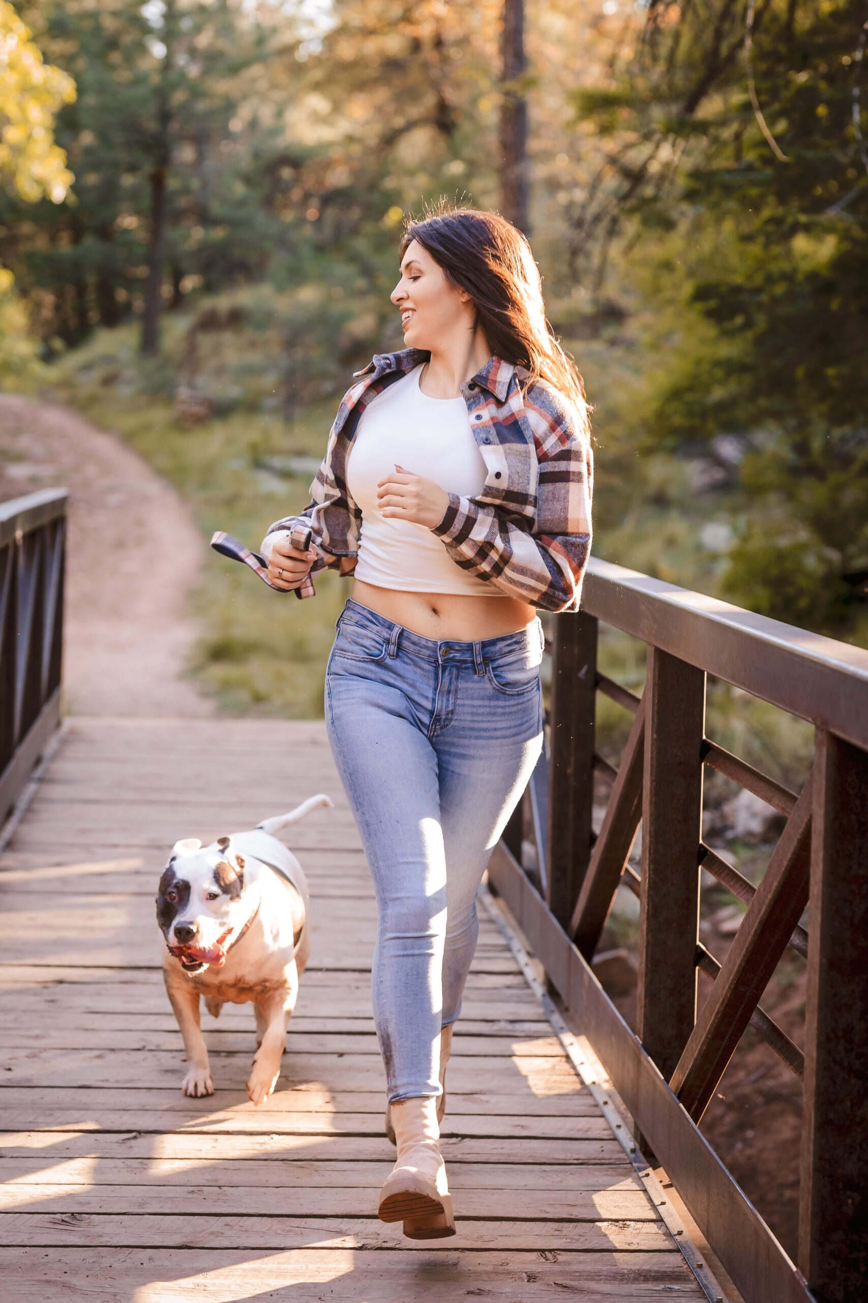 Relaxed outdoor photo session with a woman and her dog in the Arizona pines